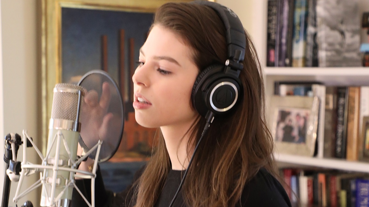 Merritt Gibson interview: Behind her moving new single ‘Breaking Down’