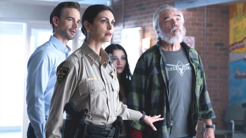 Christopher Gorham as Travis Fraley, Morena Baccarin as Mickey Fox and W. Earl Brown as Wes Fox in Sheriff Country season 1, episode 2. (Photo Credit: Courtesy of CBS.)