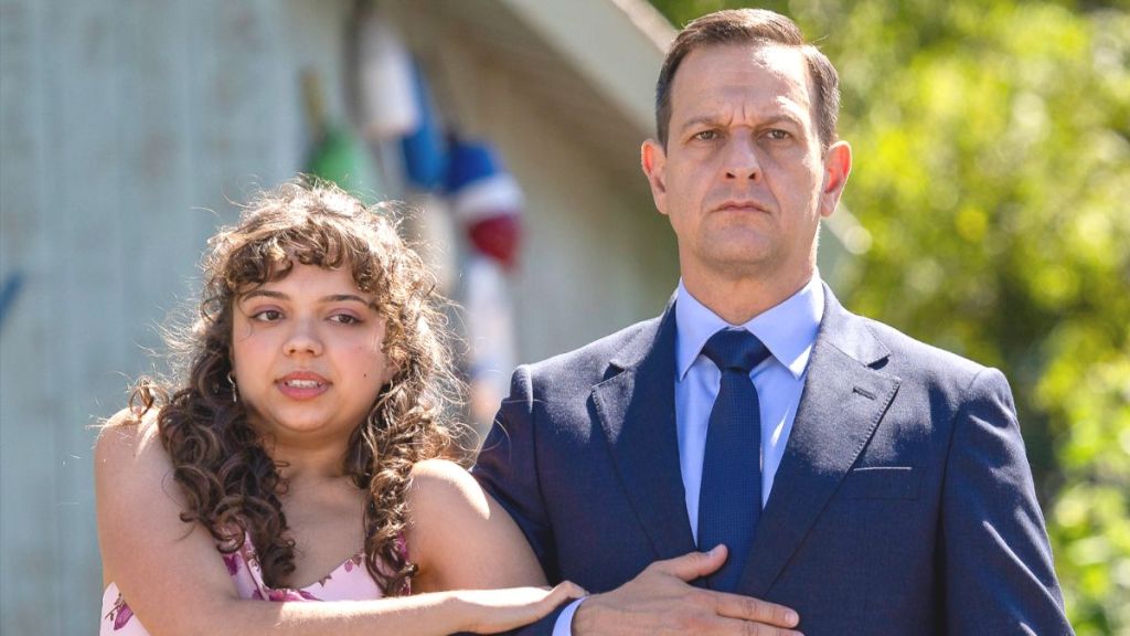 Actor Cree as Elaine and actor Josh Charles as Dr. Martin Best in Best Medicine season 1 episode 4. (Photo Credit: Courtesy of FOX.)