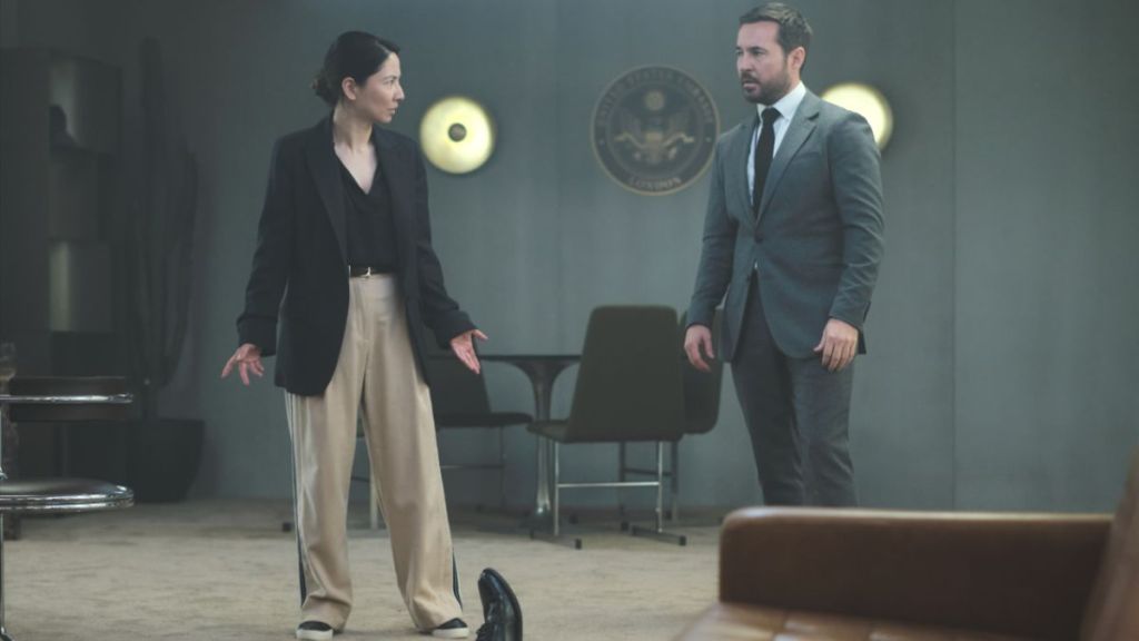 Actor Jing Lusi as Hana Li and actor Martin Compston as Clay Brody in Red Eye season 2. (Photo Credit: Courtesy of Hulu.)