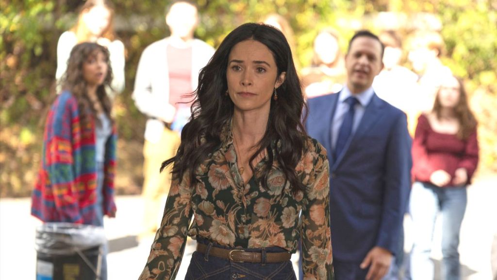 Actor Abigail Spencer as Louisa Gavin in Best Medicine season 1 episode 7. (Photo Credit: Courtesy of FOX.)