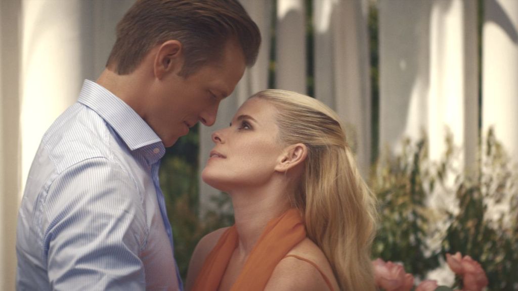 Joel Kinnaman as Robert and Kate Mara as Nancy in the Apple TV series Imperfect Women. (Photo Credit: Courtesy of Apple TV.)