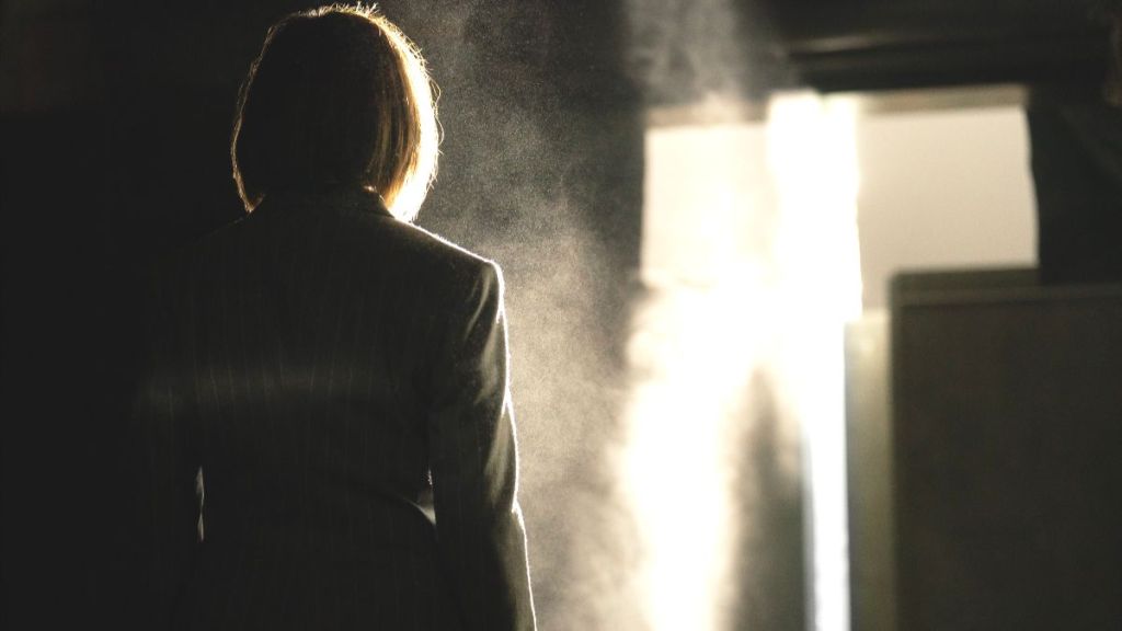 Julianne Nicholson as Samantha Redmond in Paradise season 2 episode 7. (Photo Credit: Ser Baffo/Courtesy of Hulu.)