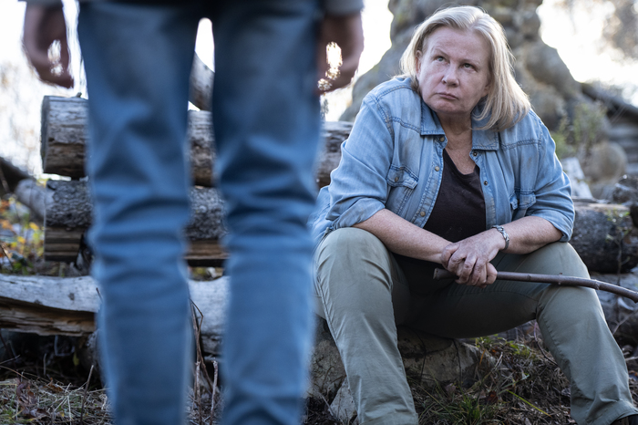 From star Elizabeth Saunders reflects on Donna’s ‘horrifying’ brush with death