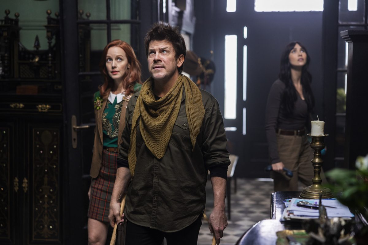 Lindy Booth as Cassandra, Christian Kane as Jacob Stone and Jessica Green as Charlie in The Librarians: The Next Chapter season 2, episode 9. (Photo Credit: Courtesy of TNT.)
