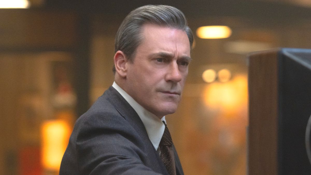 Jon Hamm as Fred Heckman in American Hostage season 1 episode 1. (Photo Credit: Courtesy of MGM+.)